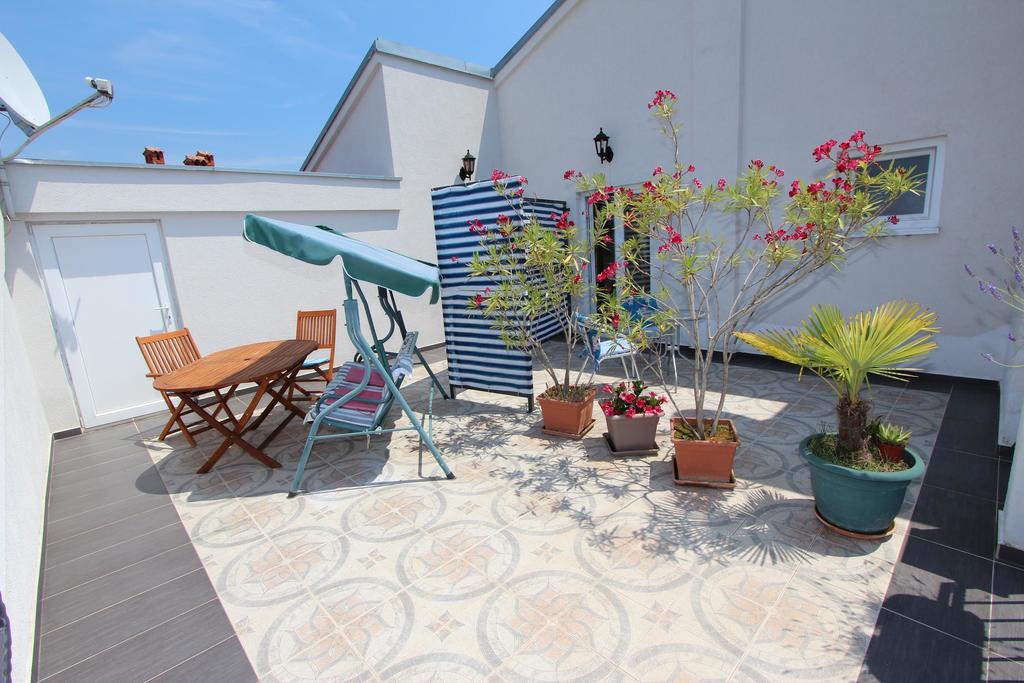 Rooms And Apartments Sally Rovinj Exterior foto