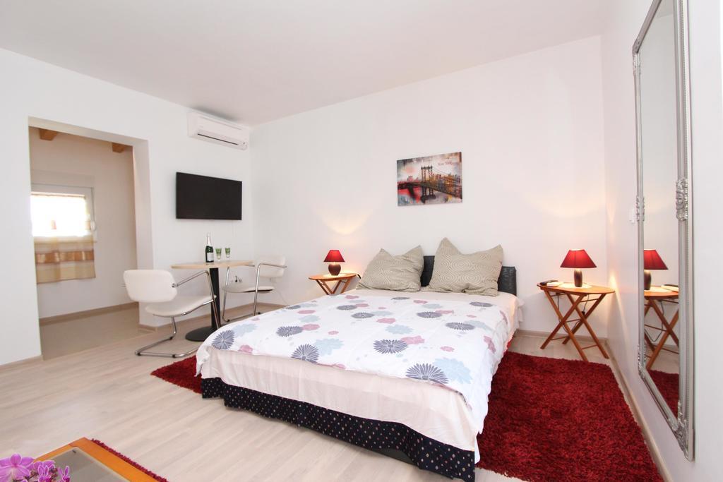 Rooms And Apartments Sally Rovinj Habitación foto
