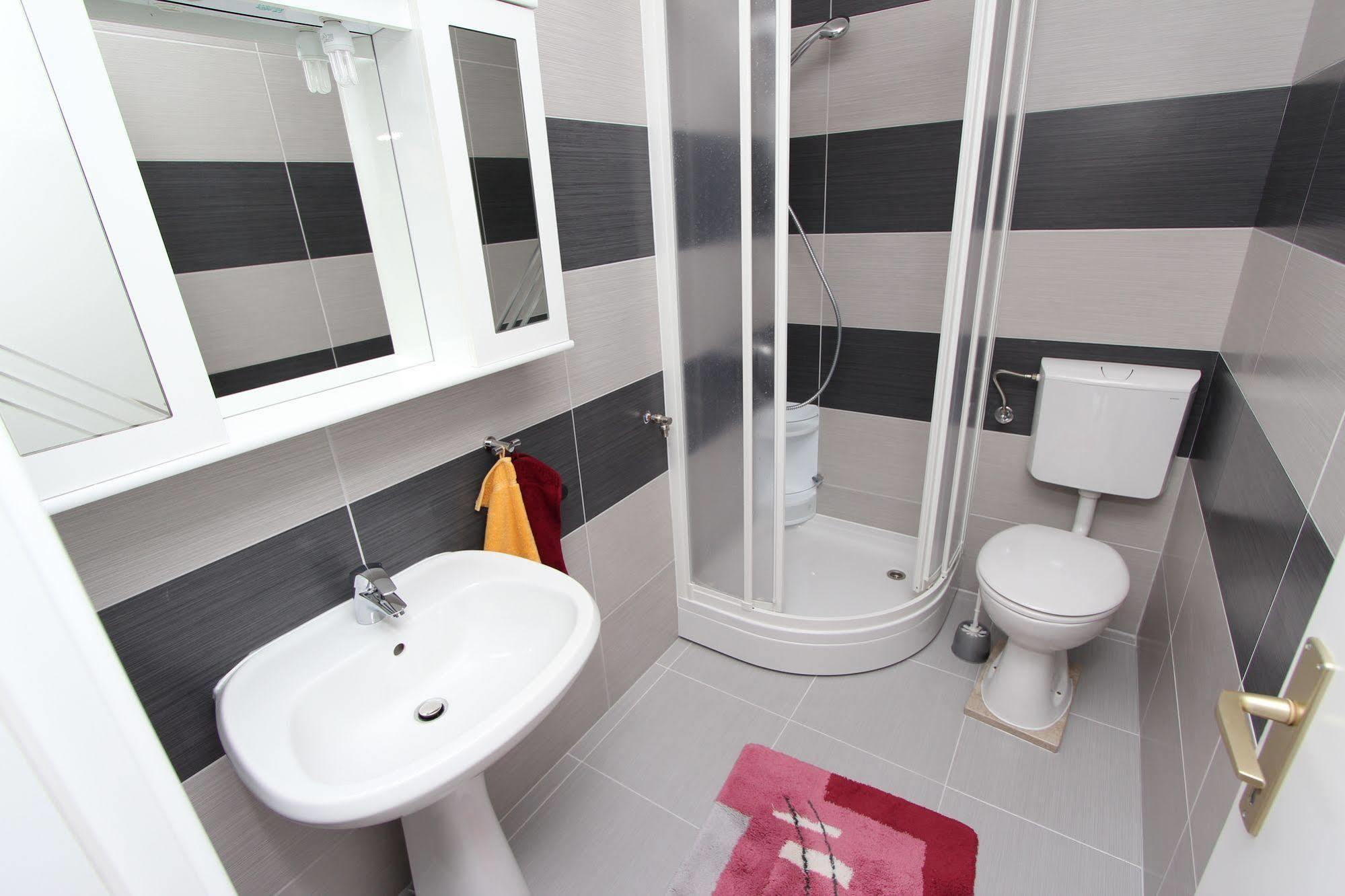 Rooms And Apartments Sally Rovinj Exterior foto