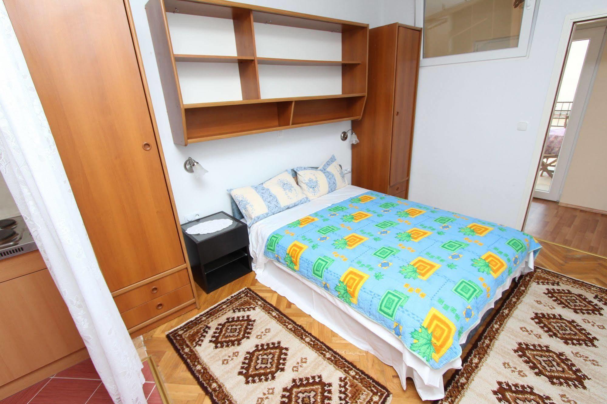 Rooms And Apartments Sally Rovinj Exterior foto